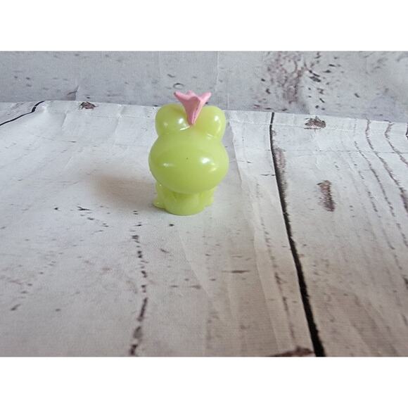 Bratz Big Babyz Babies Doll YASMIN FROG 1.5 inches Princess Frog Cake Topper - Picture 5 of 6